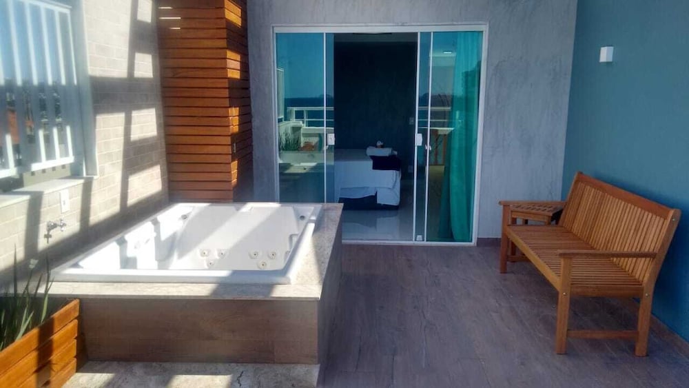 Master Suite thumbnail 5