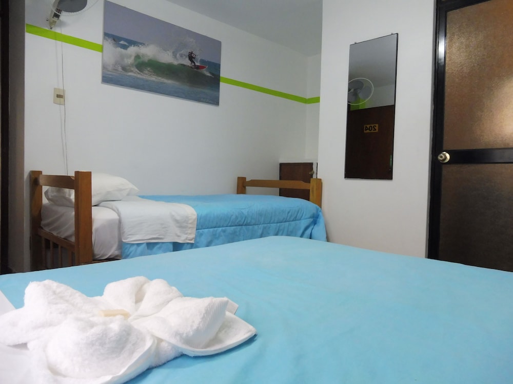 Basic Single Room, 1 Twin Bed, Private Bathroom photo 2