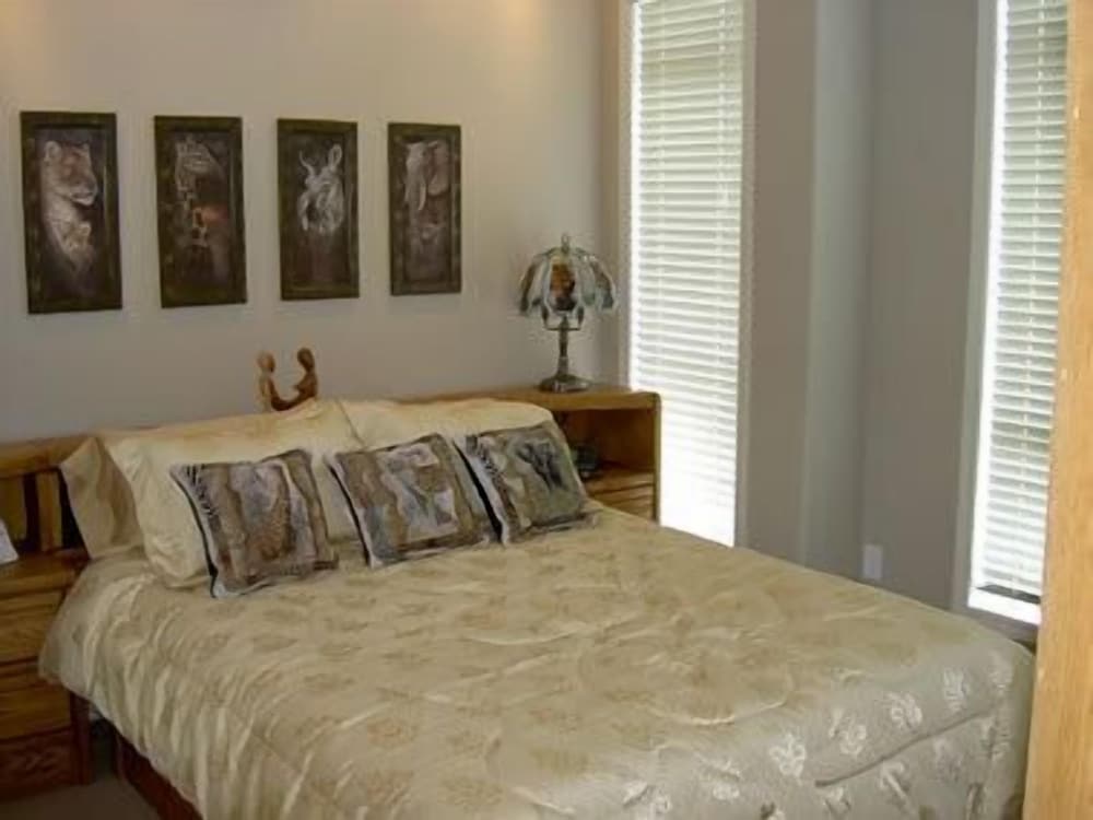Condo, 2 Bedrooms, Mountain View (248) photo 1