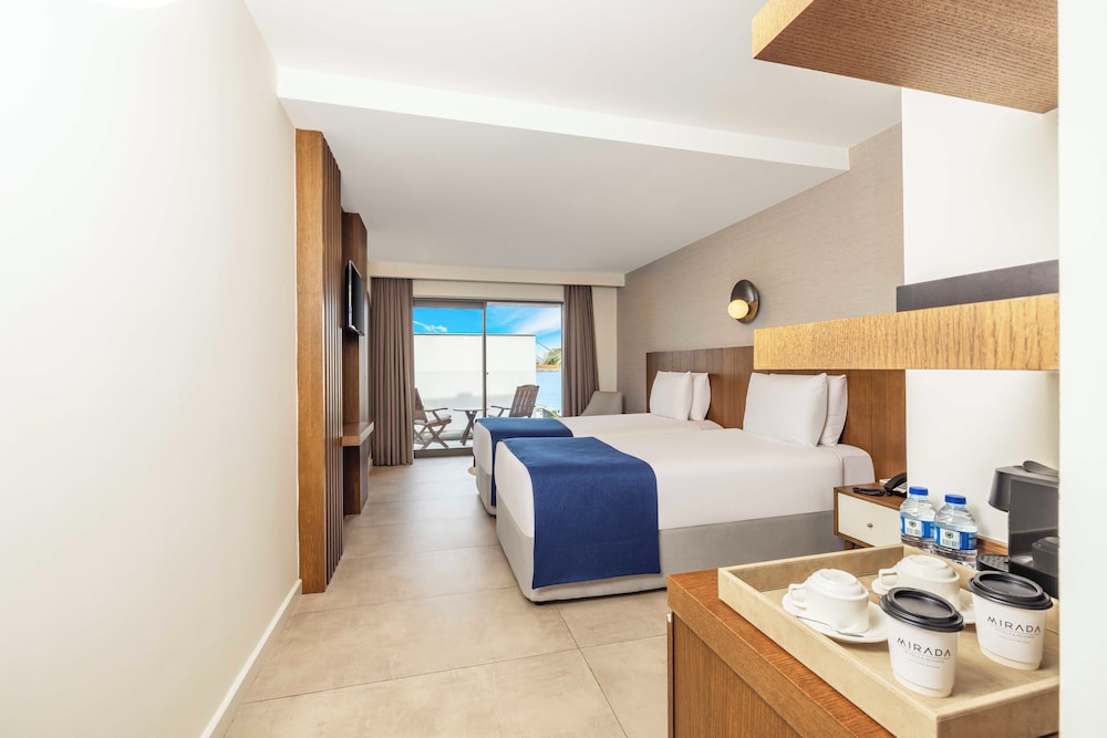 Standard Double or Twin Room, Partial Sea View - Photo 2