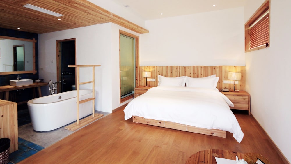 Deluxe Queen Room photo 1