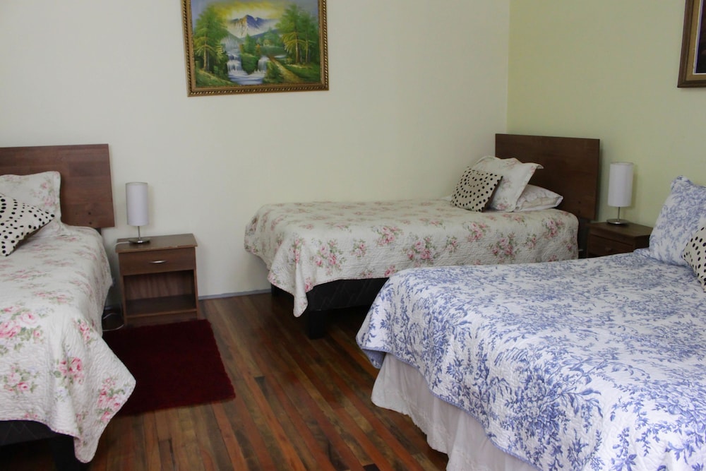 Family Room, Multiple Beds