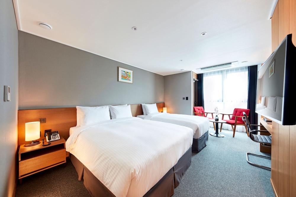 Family Room, Multiple Beds, Non Smoking - Photo 1