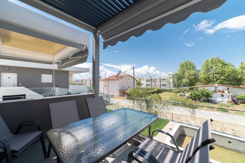 Loft, 2 Bedrooms, Pool Access