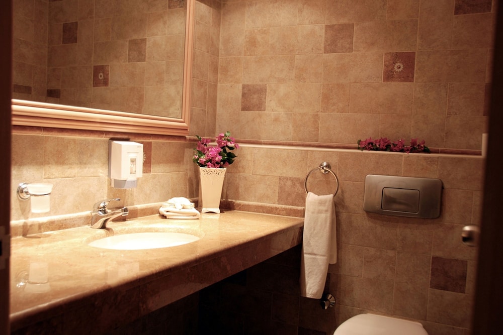 Suite - Photo 8