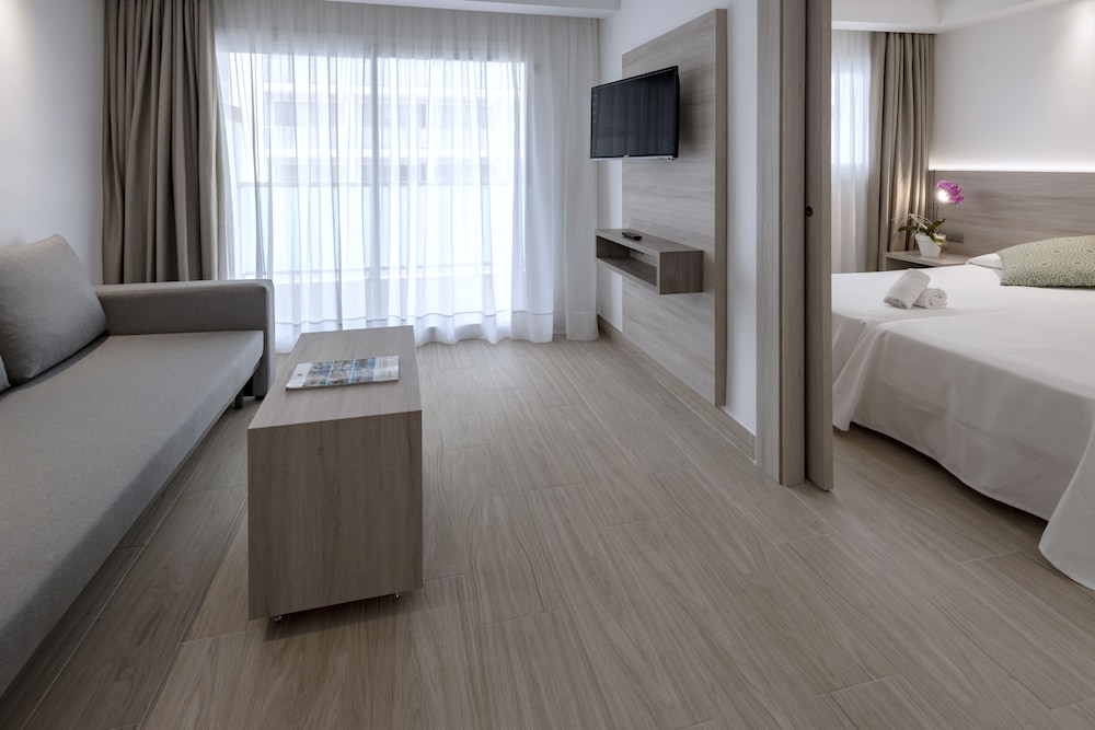 Junior Suite, Balcony (4 Adults) - Photo 2