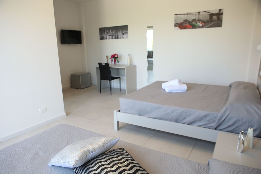 Deluxe Triple Room, Garden View - Photo 2