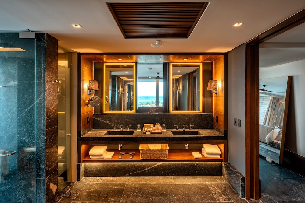 Preferred Club Paramount Suites Ocean View King