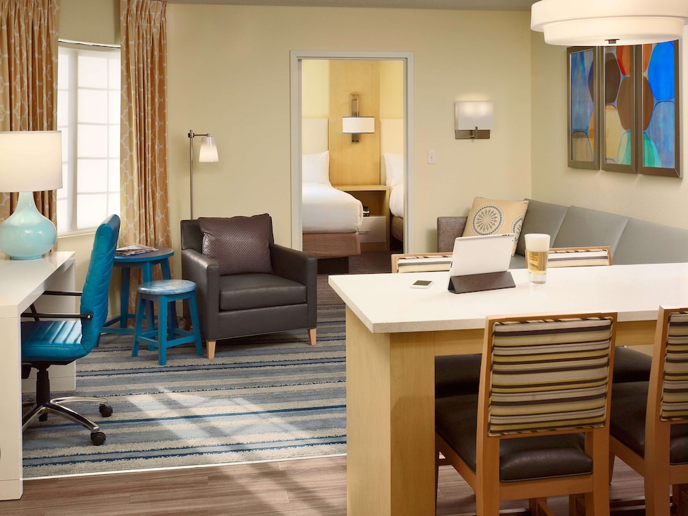 Suite, 2 Double Beds (Mobility & Hearing, Bathtub) - Photo 1