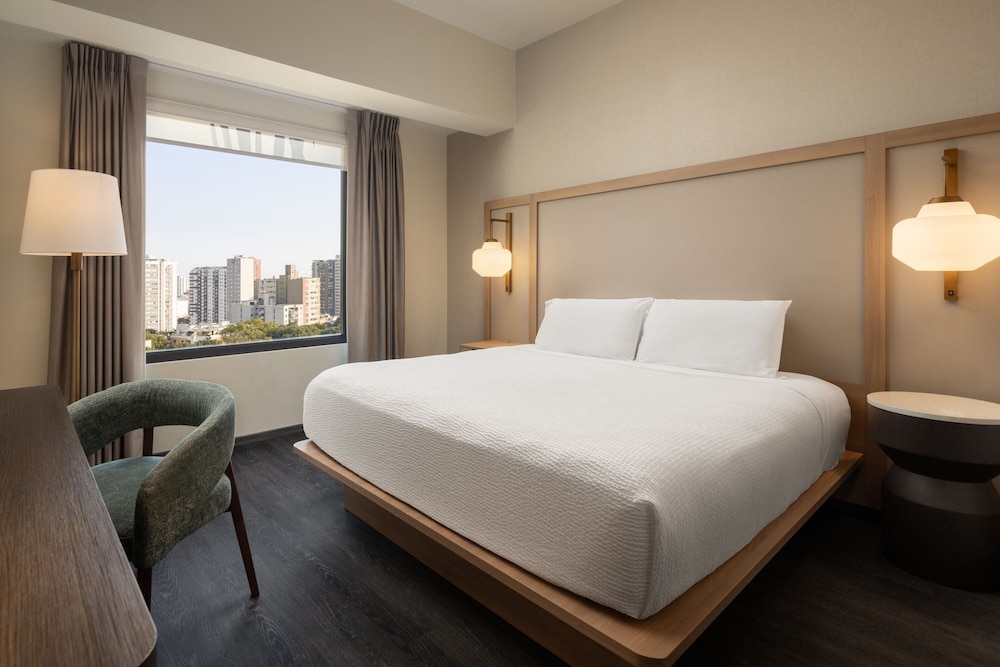 Room, 1 King Bed, City View - Photo 6