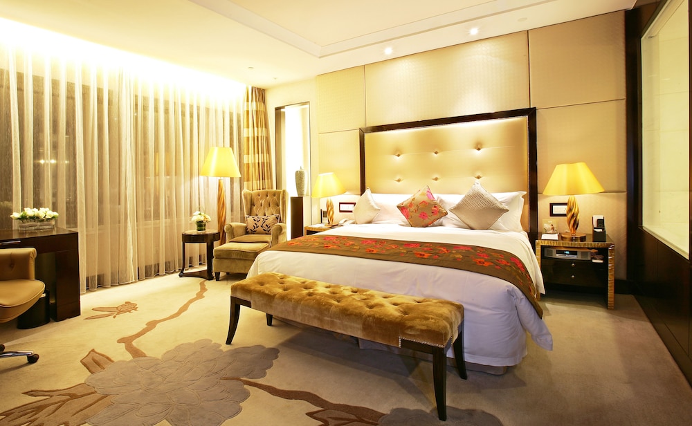 Classic Room, 1 King Bed (High Floor) - Photo 3
