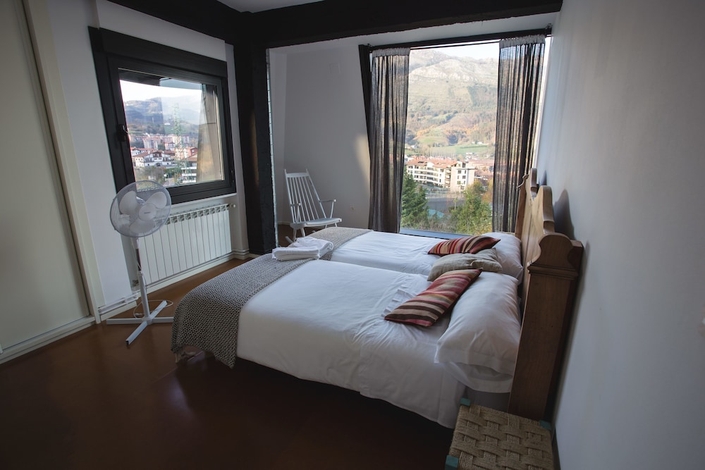 Room, 1 Bedroom - Photo 2