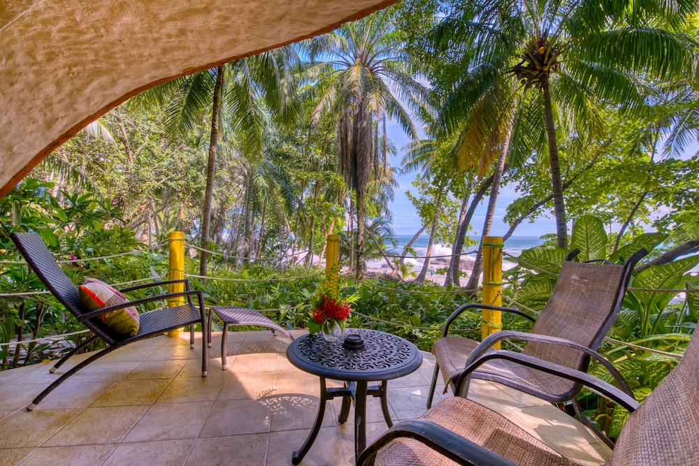Bungalow, 1 King Bed, Ocean View, Beachfront photo 2