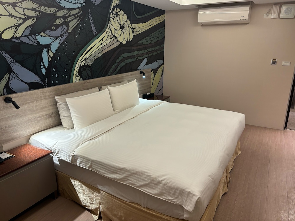 Classic Double Room, No Window (No Breakfast Included) (No Parking Subsidy) - Photo 10
