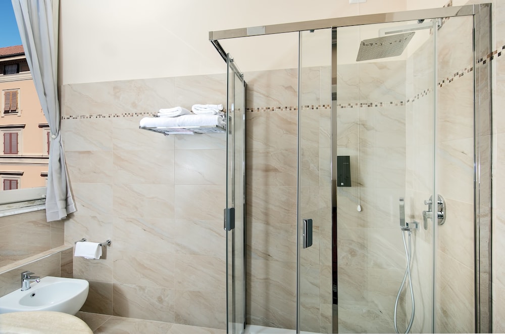 Deluxe Double or Twin Room - Photo 8