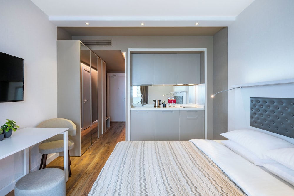 Classic Studio, 1 Bedroom, Sea View - Photo 1