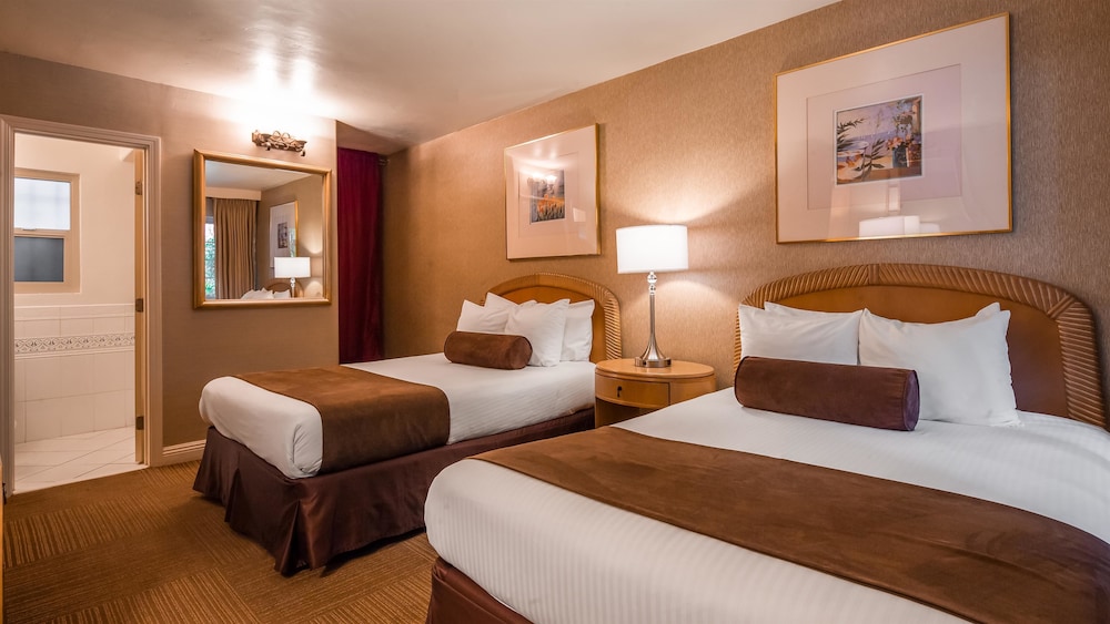 Standard Room, 2 Double Beds, Non Smoking, Refrigerator - Photo 1