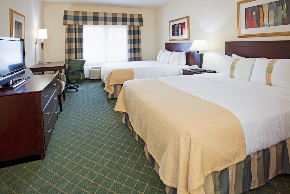 Room, 2 Queen Beds - Photo 1