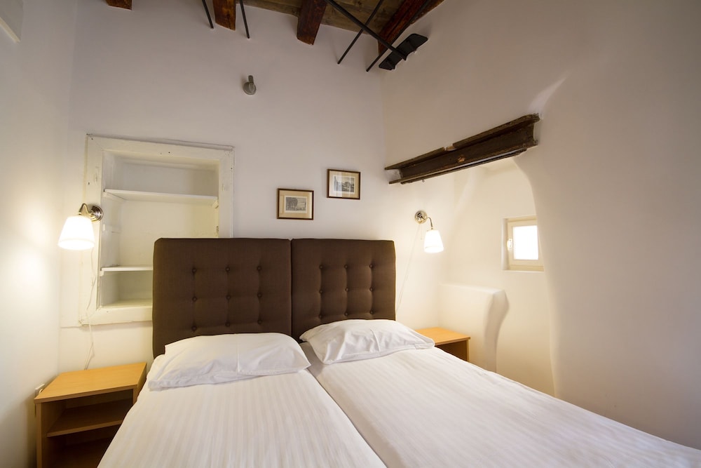 Standard Double Room (Baladur Pavan Annex building) - Photo 7