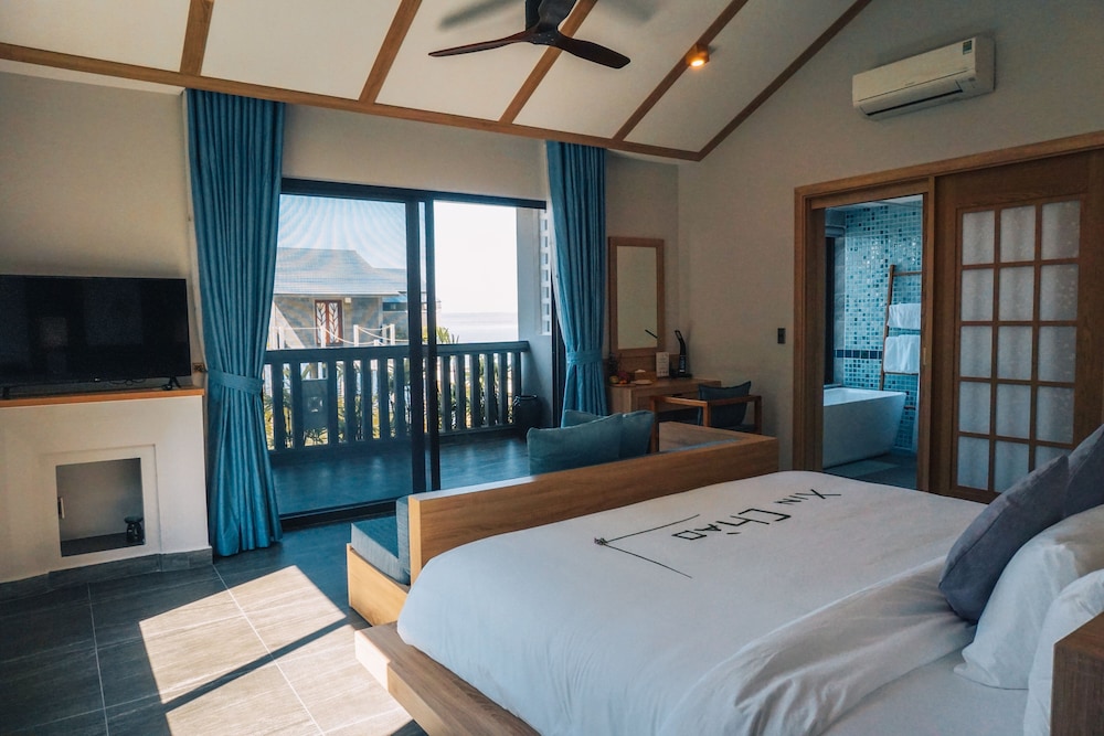 2 Bedroom Lagoon View Villa With Pool - Photo 2
