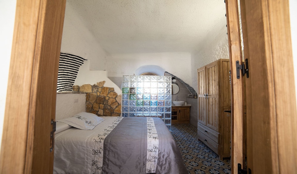 Traditional House, 2 Bedrooms photo 2