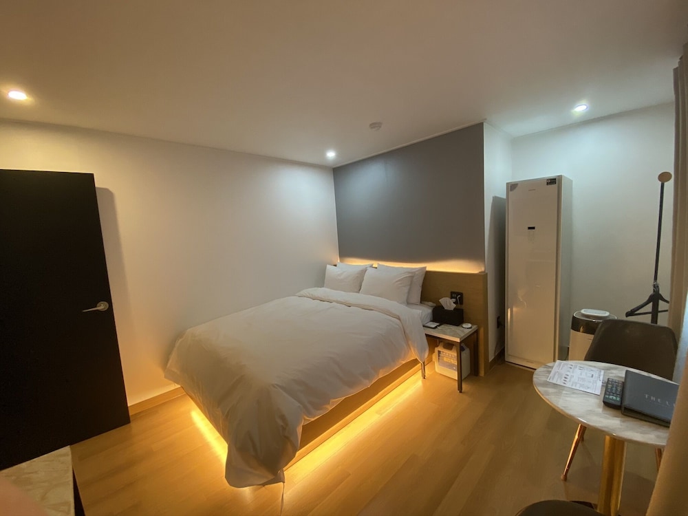 Premium Room - Photo 6