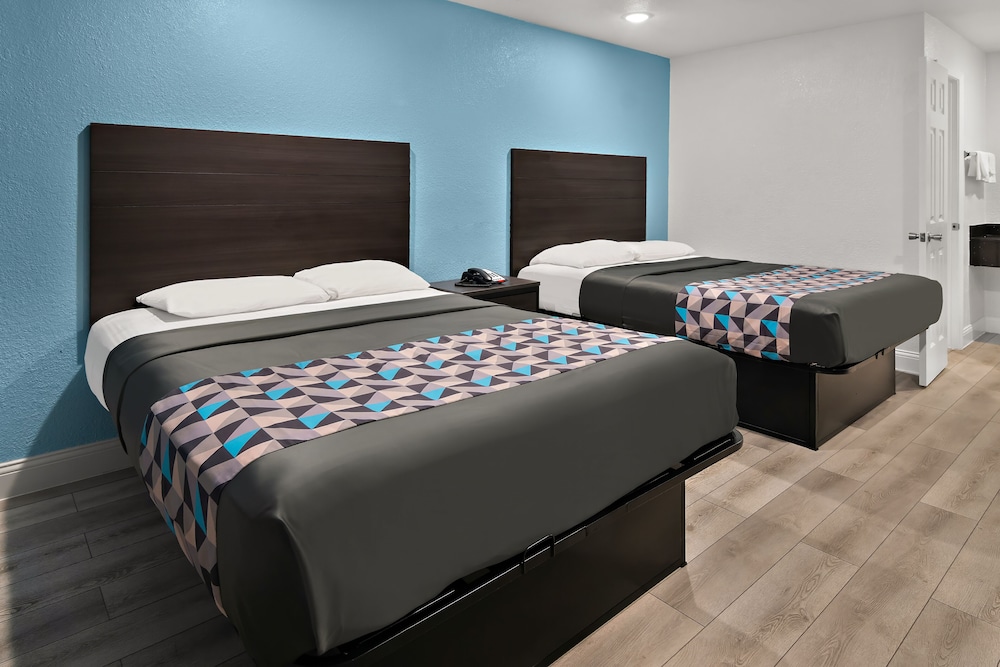 Standard Room, 2 Queen Beds, Non Smoking photo 1