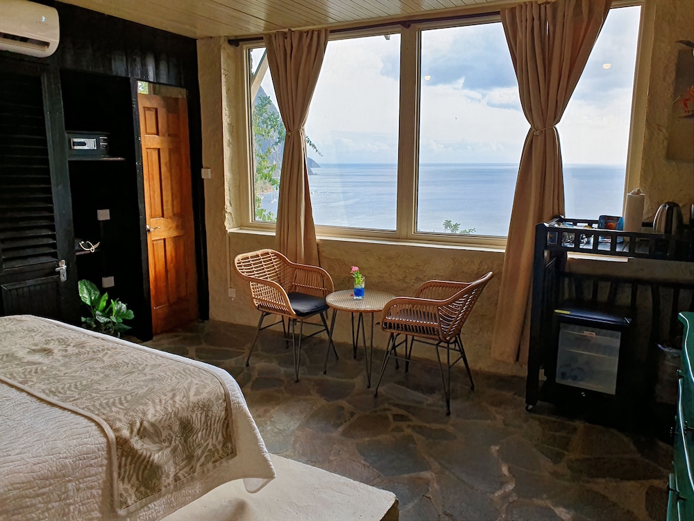 Deluxe Room, 1 Queen Bed, Sea View