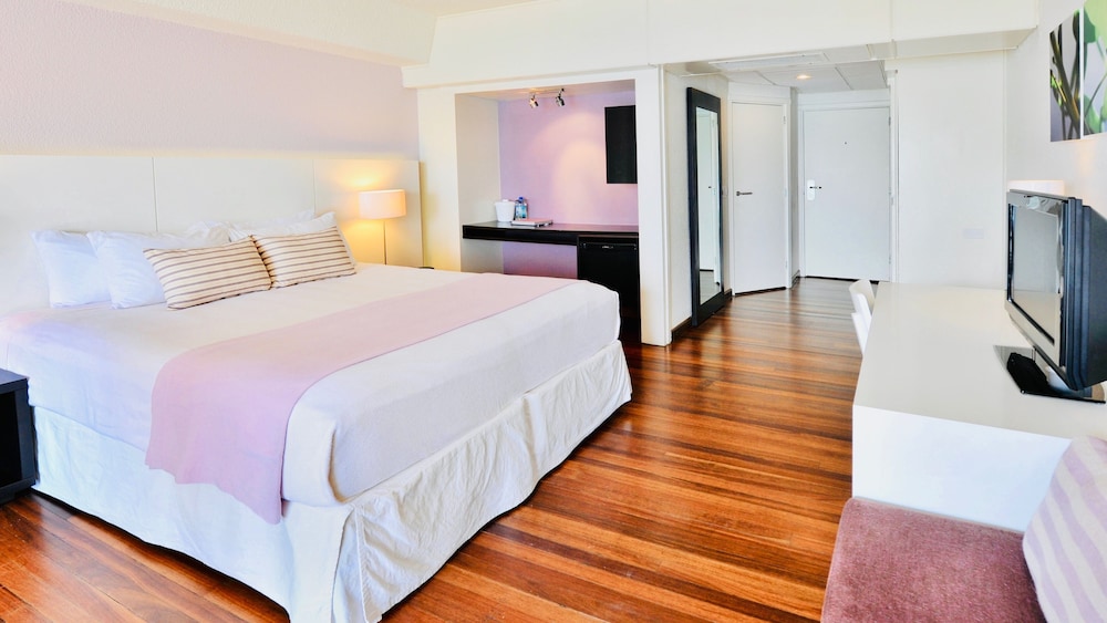 Deluxe Room, Balcony, Beach View photo 2
