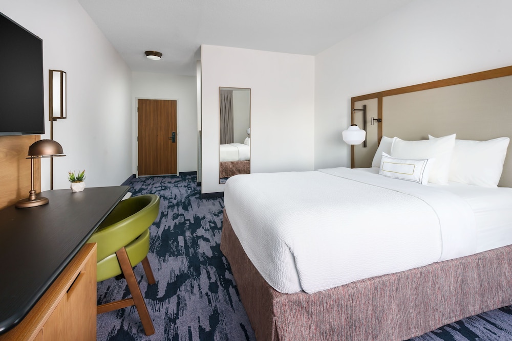 Room, 1 Queen Bed (Mobility/Hearing Access, Roll-In Shwr) photo 2