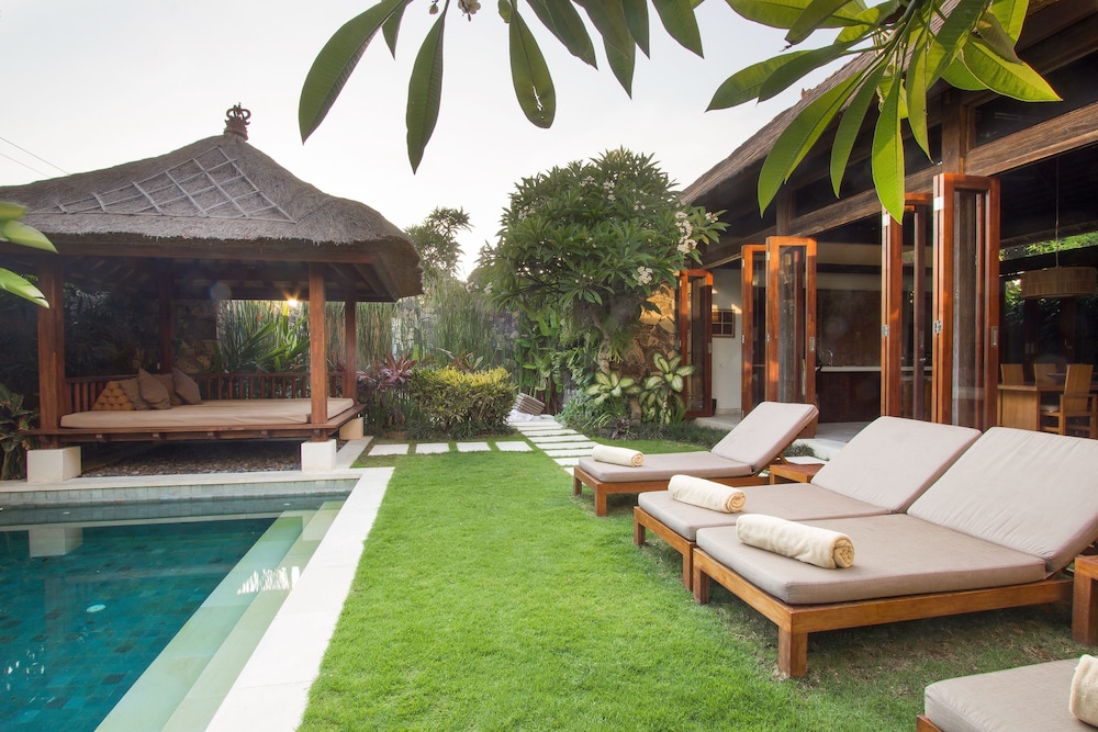 Villa 3 - Three-Bedroom Villa with Private Pool photo 3