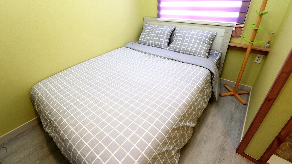 Basic Room, 1 Bedroom (karahyang)