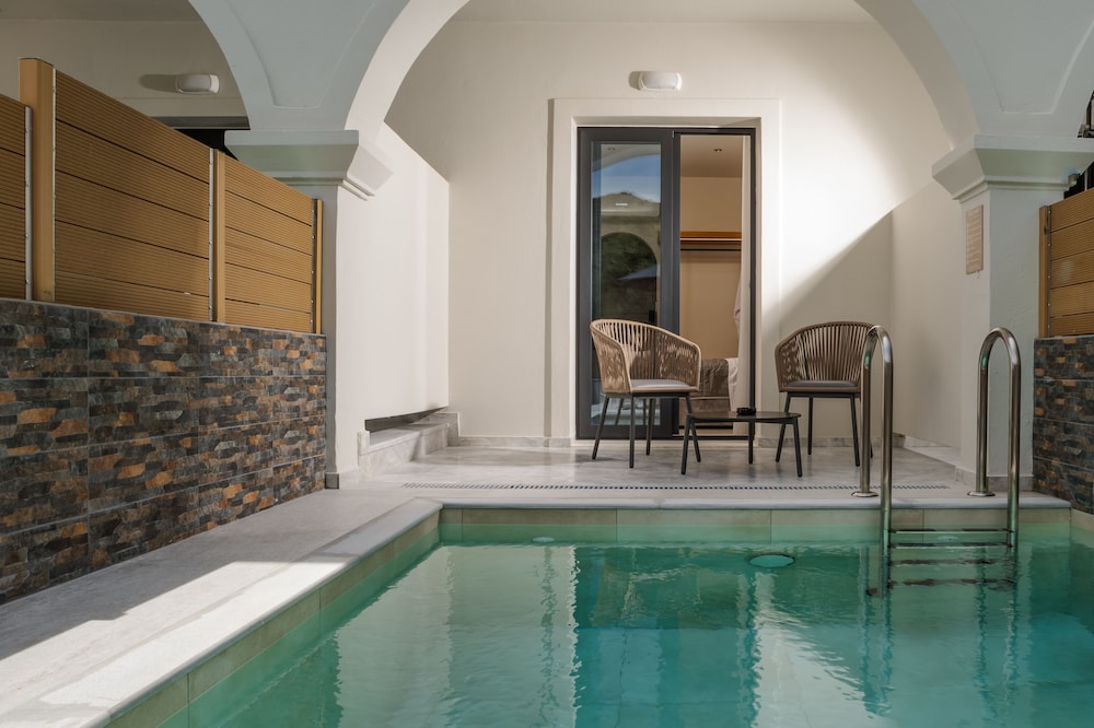 Superior Double with Private Pool - Photo 7