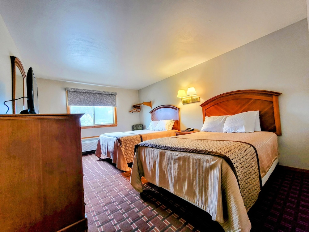 Standard Room, Non Smoking, Refrigerator & Microwave (2 King Beds) photo 1