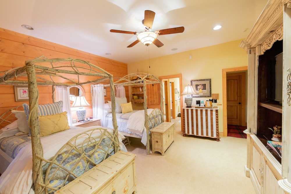 Twin Room (Hummingbird) photo 2