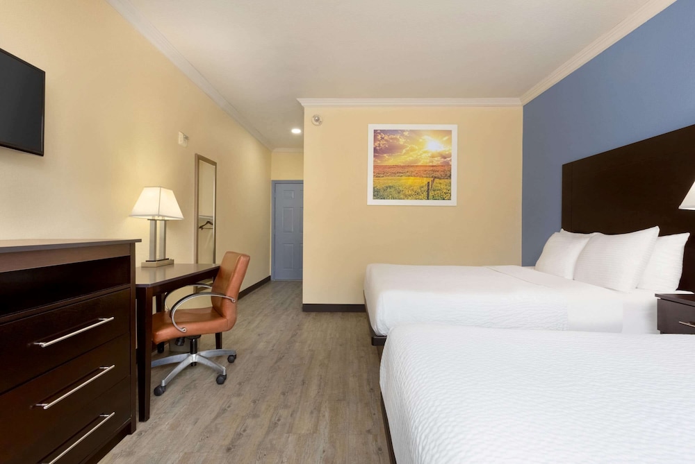 Room, 2 Queen Beds, Non Smoking - Photo 3