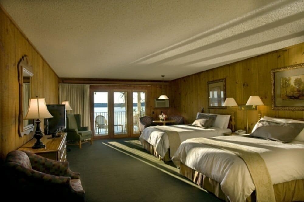 Steamboat Bay Lower Sunrise Villa 2 Queens w/ Balcony on the waters edge photo 1