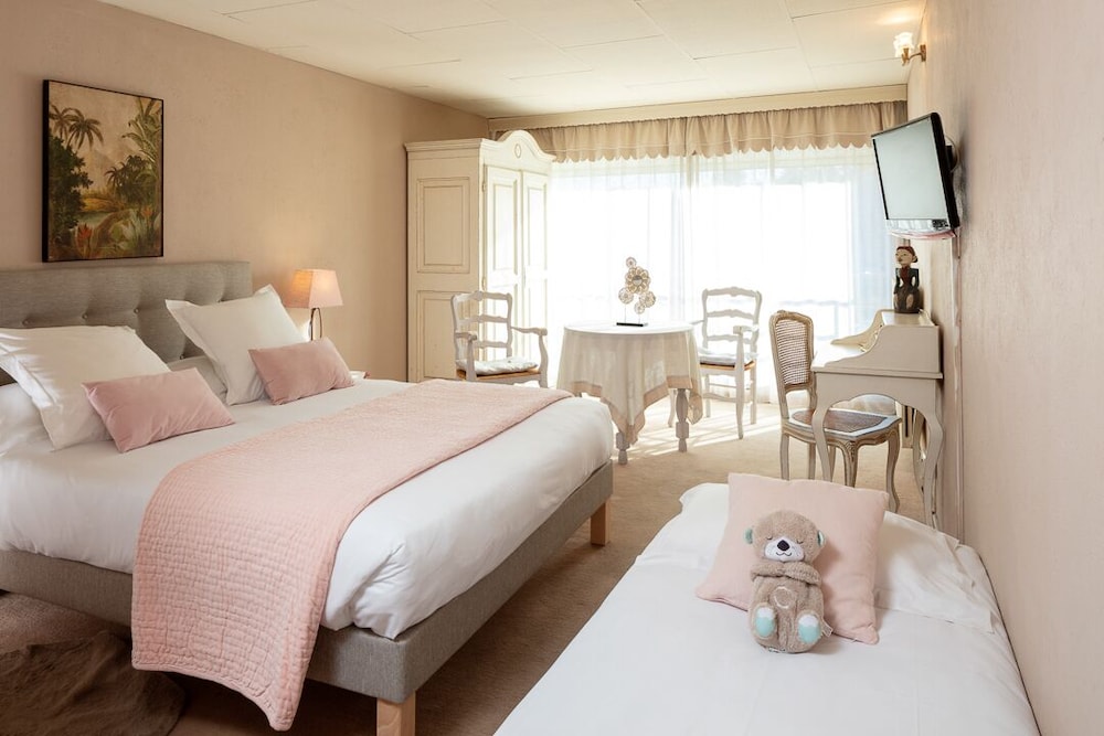 Classic Triple Room, Private Bathroom