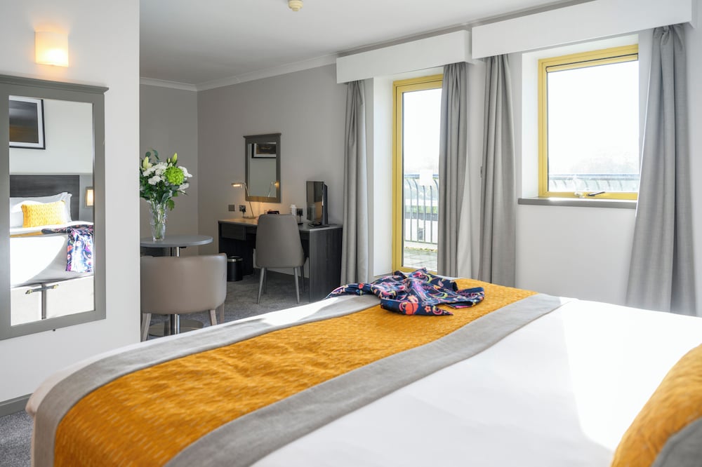 Double & Single with Balcony - Photo 1