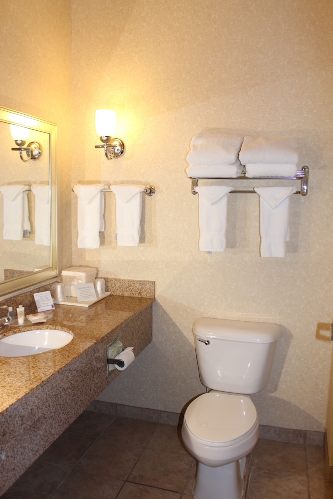 Suite, 1 King Bed - Photo 2