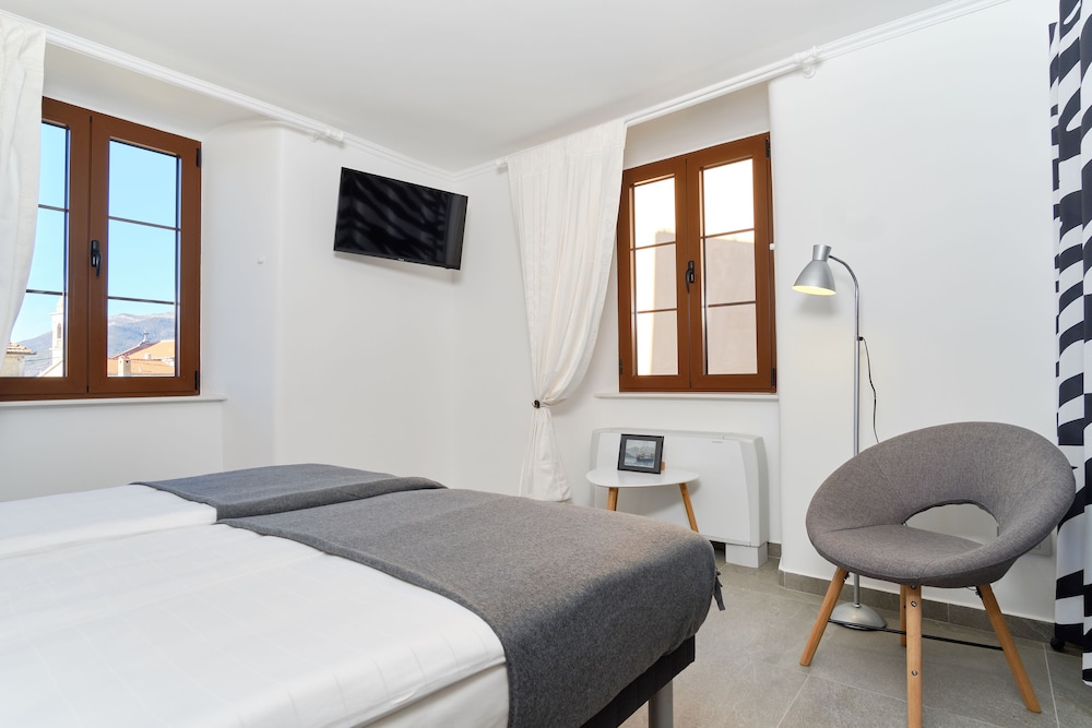 Deluxe Double or Twin Room photo 3