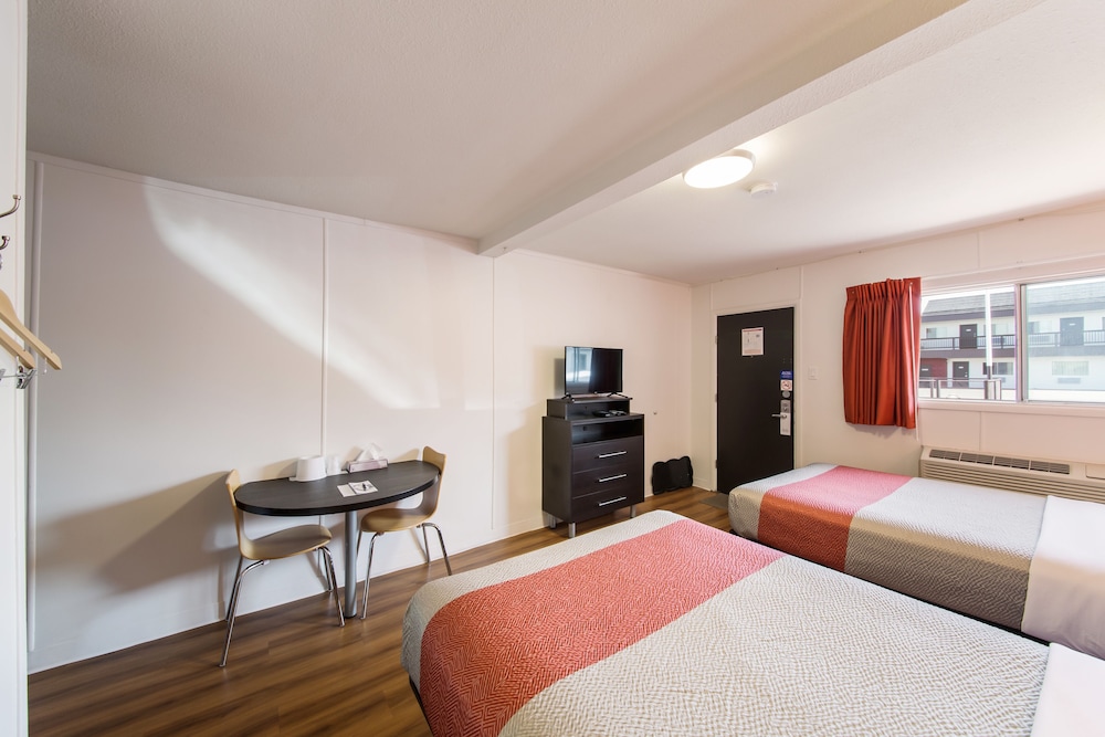 Deluxe Suite, Multiple Beds, Non Smoking, Kitchenette photo 3