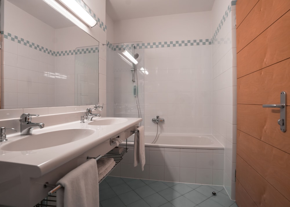 Junior Suite, Non Smoking - Photo 3