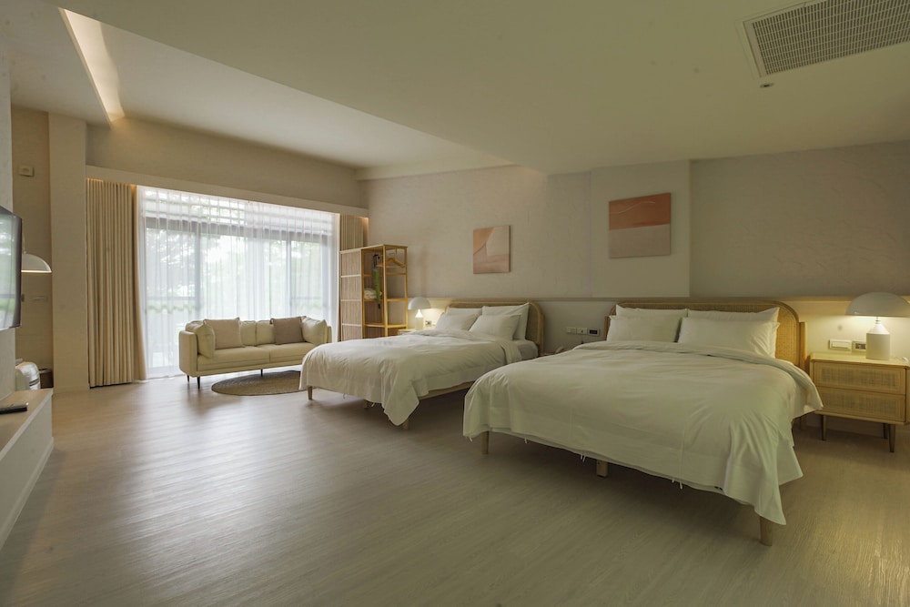 Quadruple Room - Photo 1