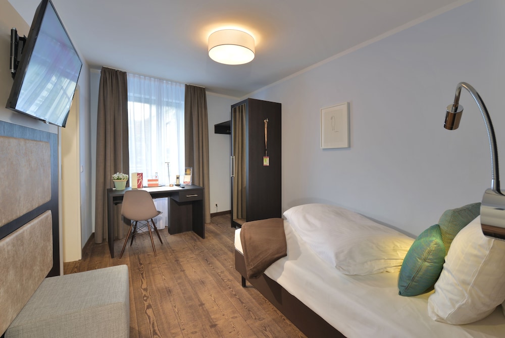 Basic Single Room, 1 Large Twin Bed