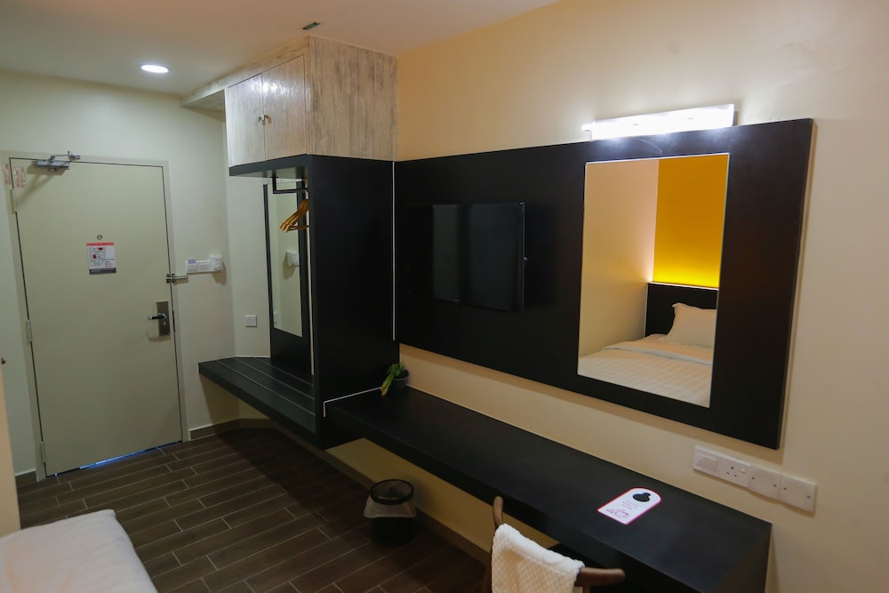 Executive Deluxe Twin Room photo 3