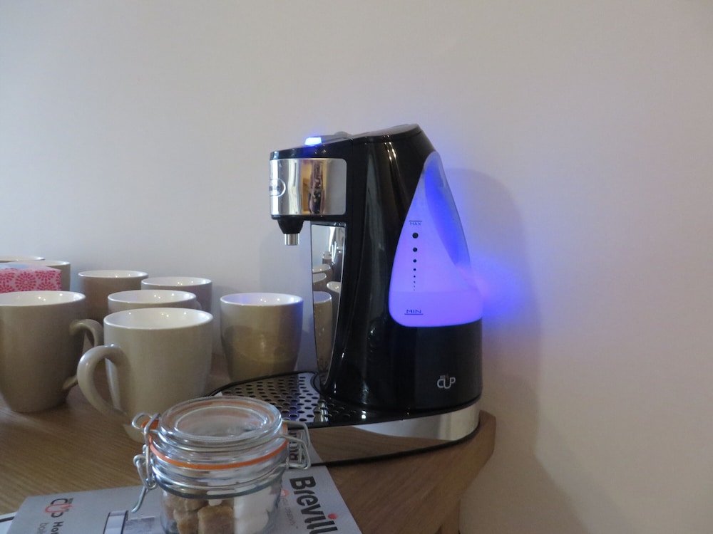 Suite, Ensuite photo 2