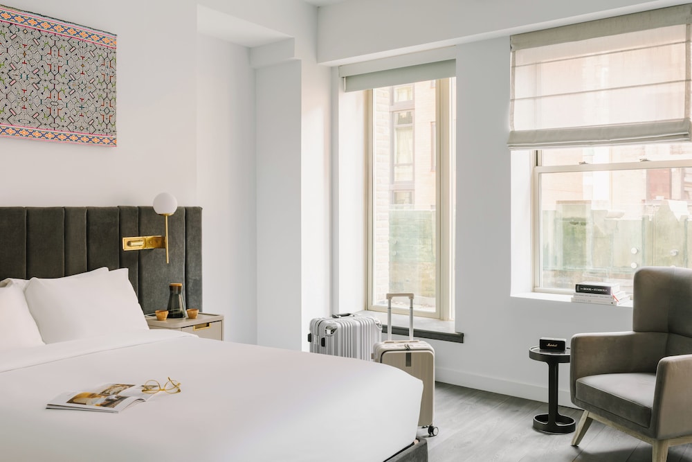 Studio, 1 King Bed, City View