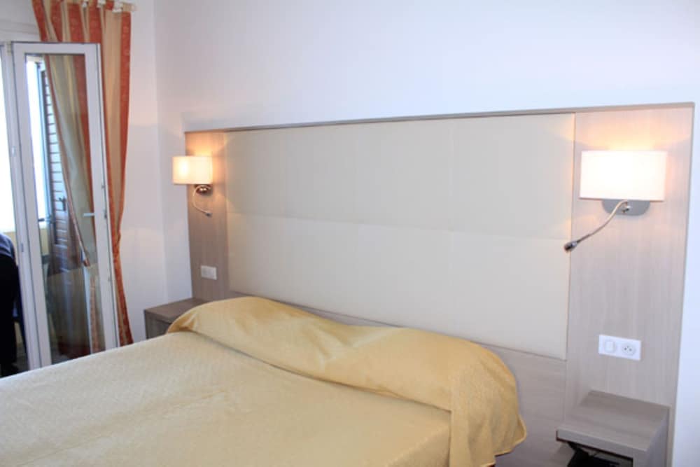 Double Room, Sea View, Garden Area