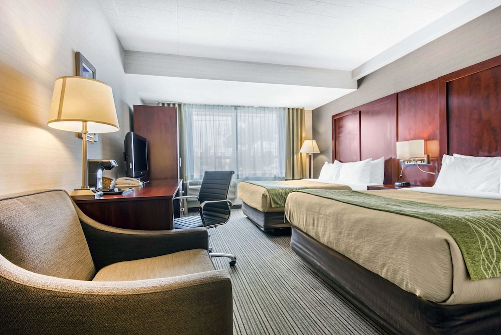 Suite (2 King Beds) photo 1